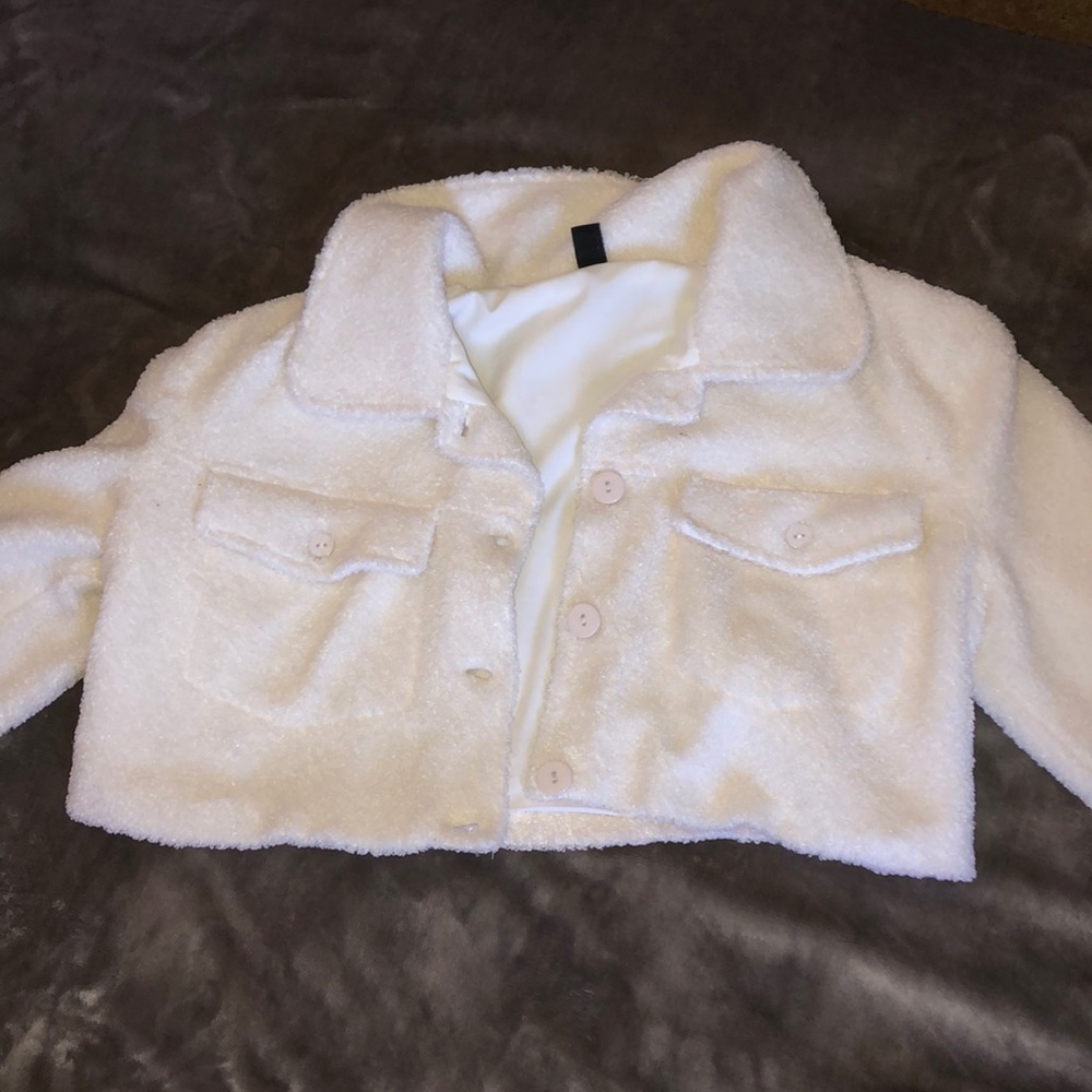 White cropped long sleeve jacket